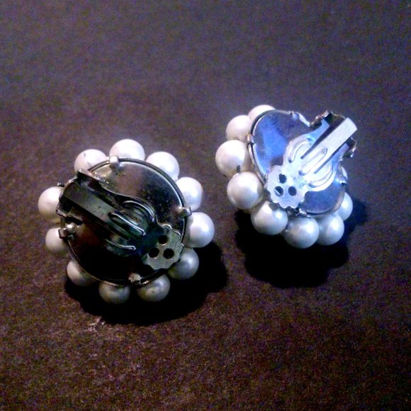 Vintage Faux Pearl AB Bead Cluster Clip Earrings - Picture 4 of 4